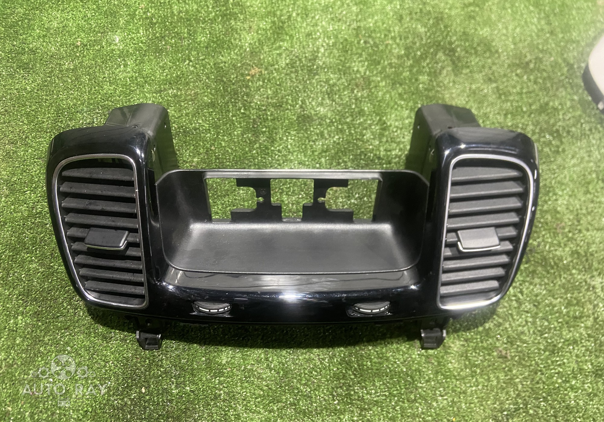 A1668303500 Дефлектор воздушный центральный для Mercedes-Benz GLE W166 (с 2015 по 2018)