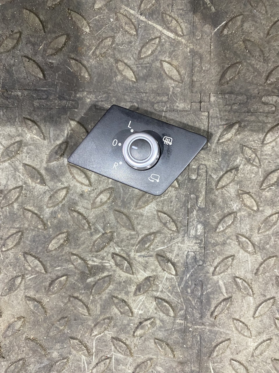 Переключатель регулировки зеркала Volkswagen Touareg II