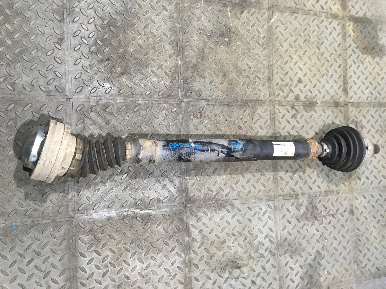 Полуось (привод) правый Volkswagen Passat CC