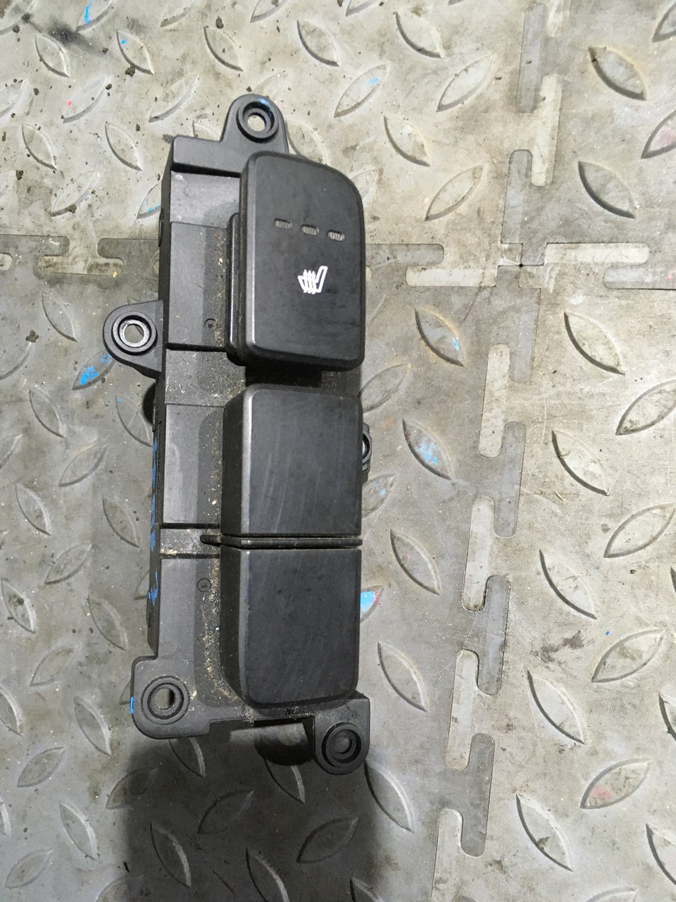 Кнопка обогрева сидений правая Hyundai Santa Fe III