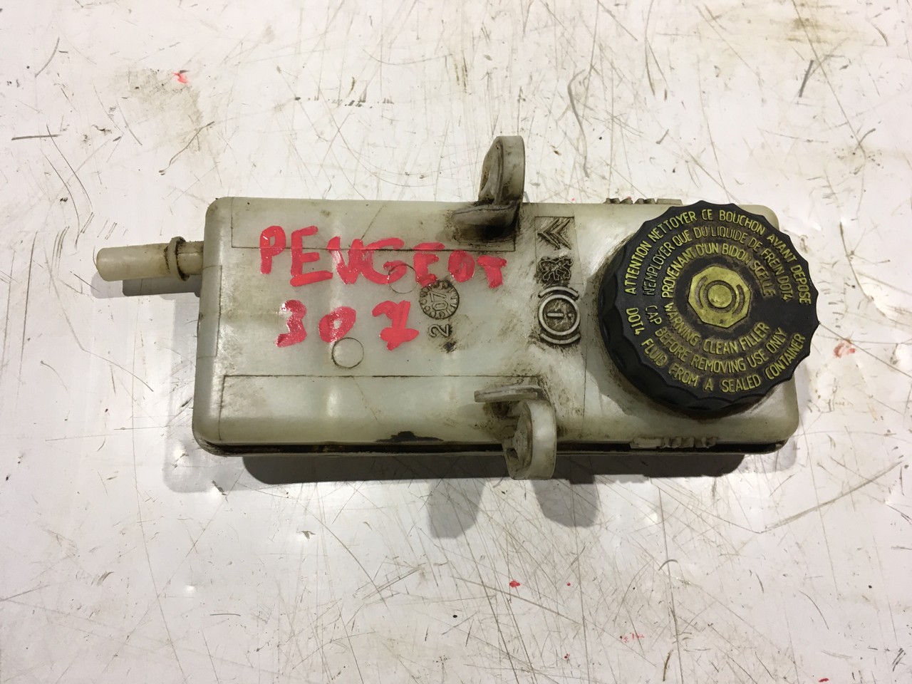 Бачок главного тормозного цилиндра Peugeot 308 I