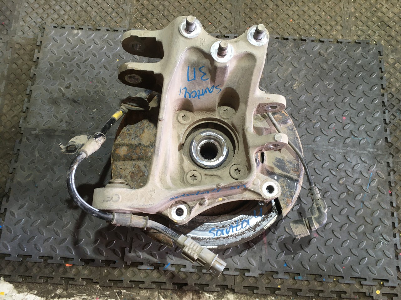 Кулак задний правый в сборе со ступицей Hyundai Santa Fe IV