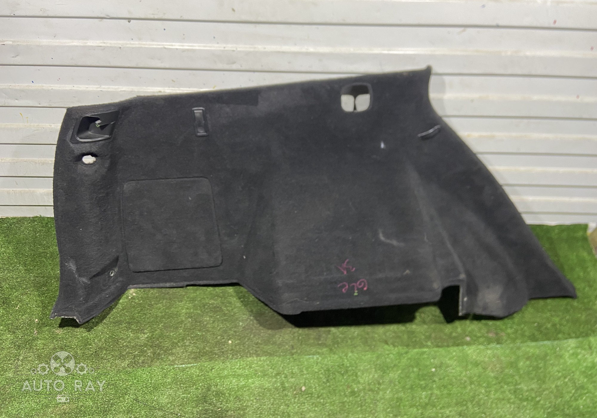 A1666900100 Обшивка багажника левая