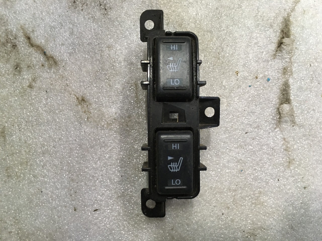 Кнопка обогрева сидений Nissan Tiida I