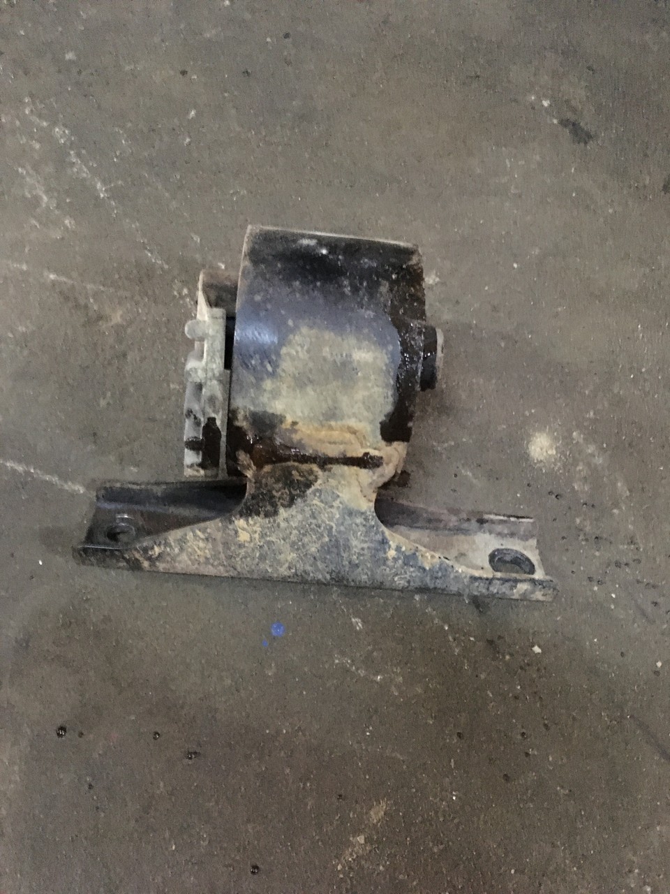 Опора двигателя правая Suzuki SX4 I Classic