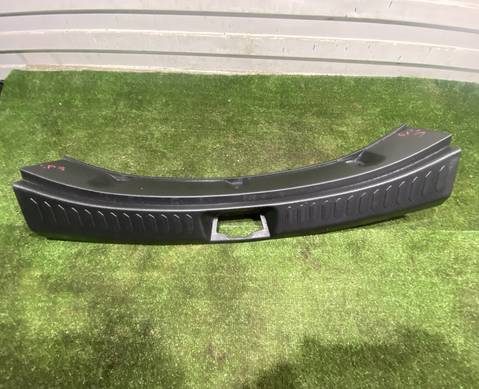 857703U000WK Обшивка багажника на заднюю панель для Kia Sportage III (с 2010 по 2016)