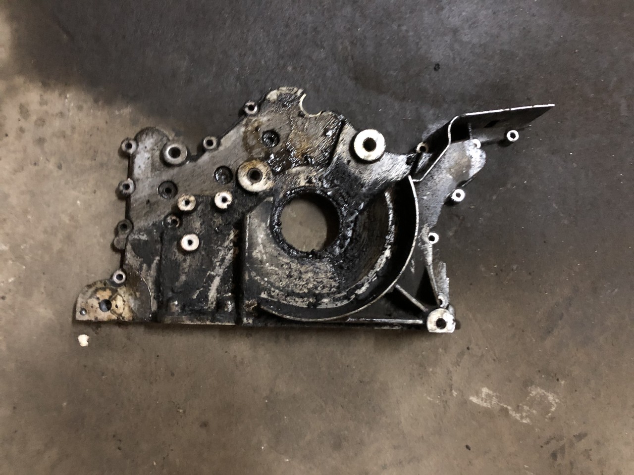 Крышка двигателя передняя Audi A8 D3