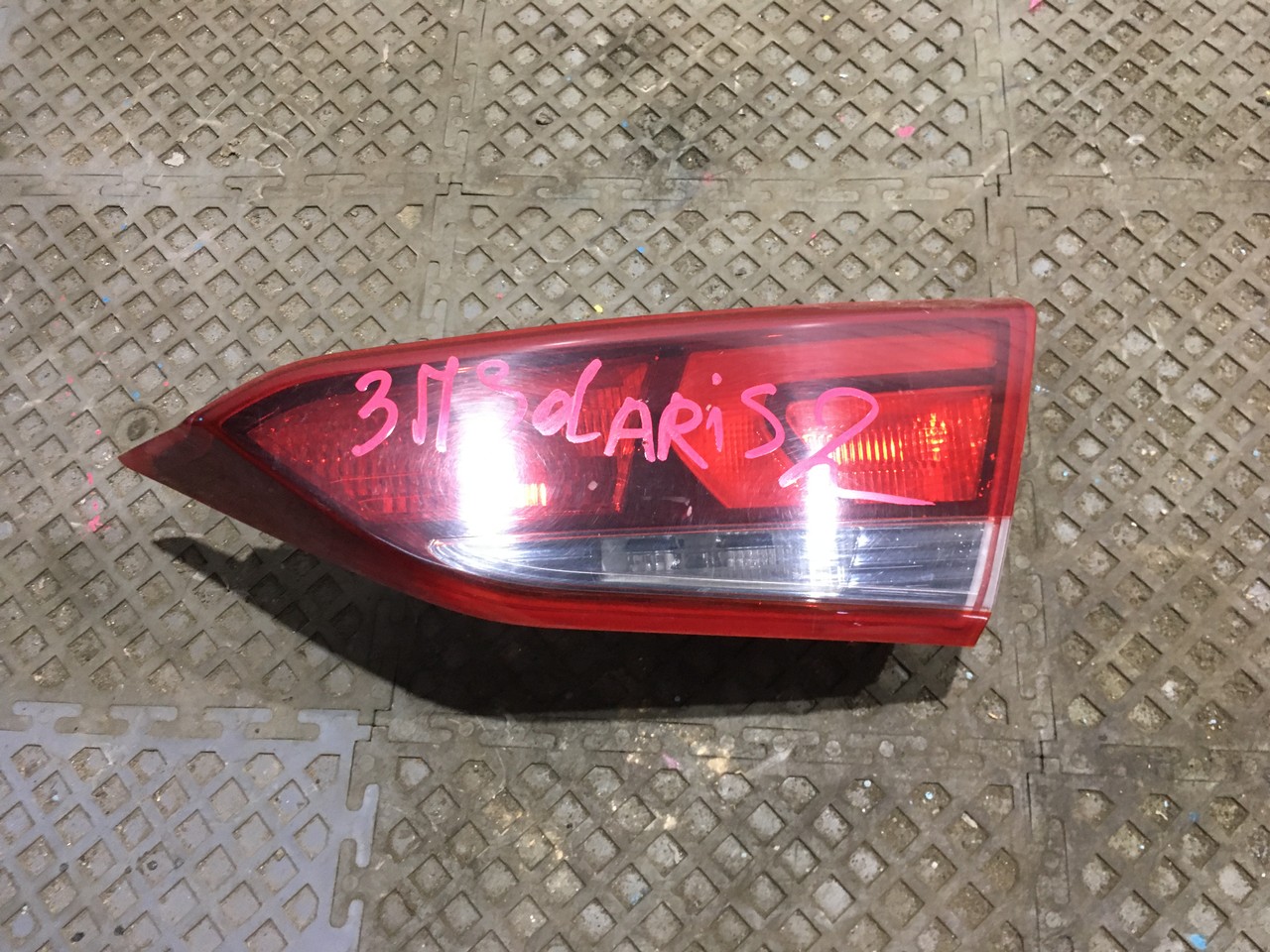 Фонарь задний правый внутренний Hyundai Solaris II