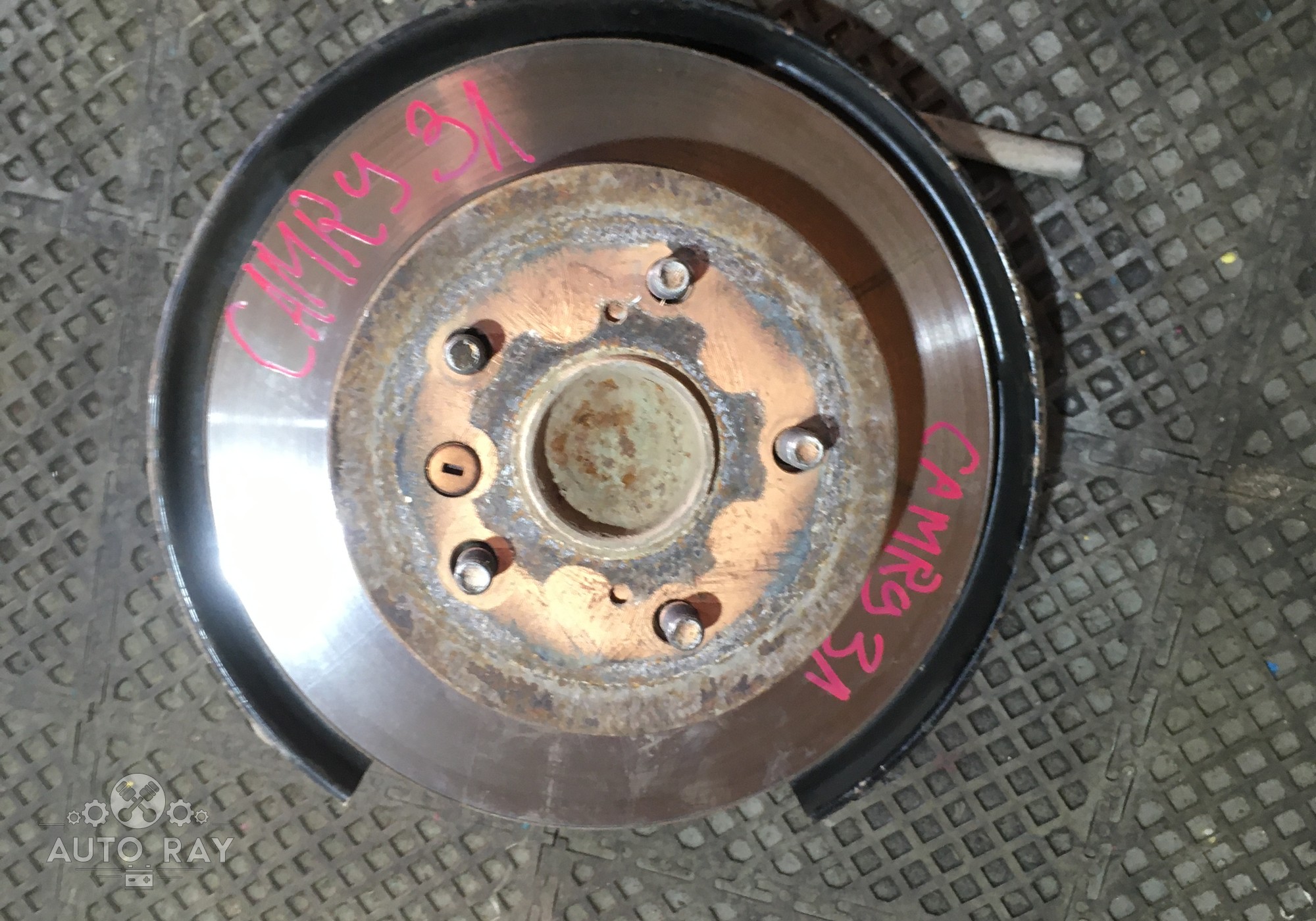 4230506100 Кулак задний левый в сборе со ступицей для Lexus RX I (с 1997 по 2003)