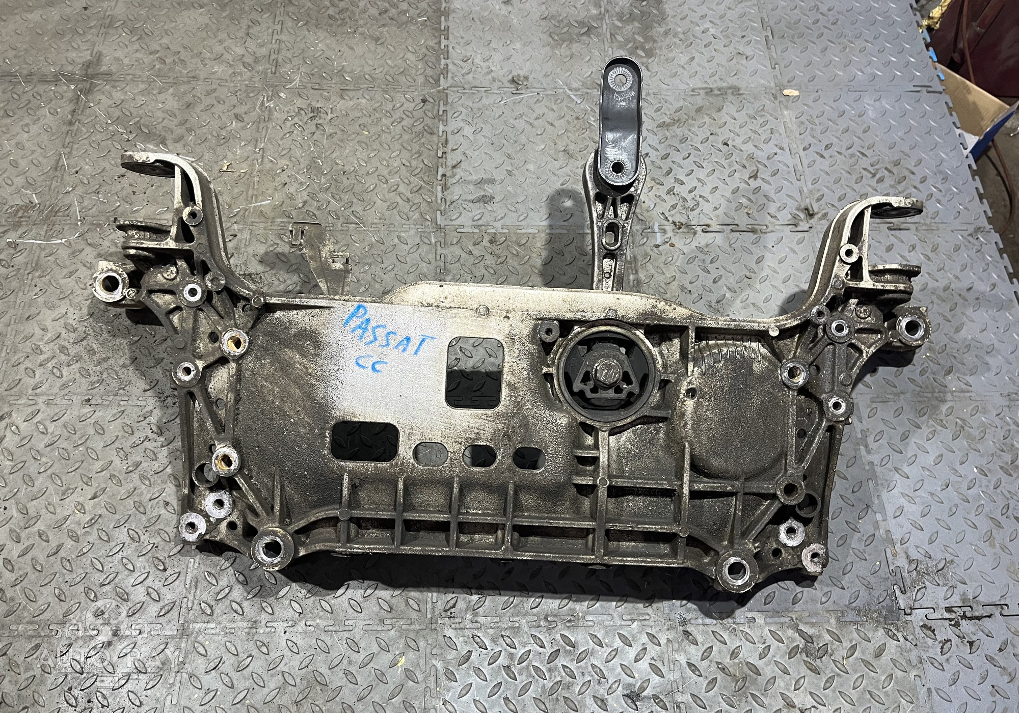 7N0199369A Балка подмоторная для Volkswagen Passat
