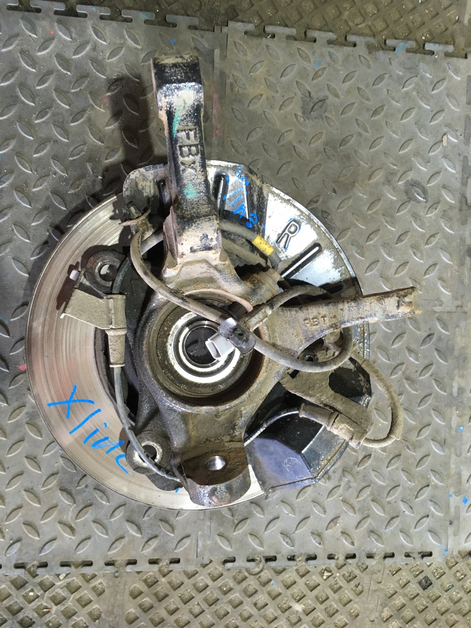 Кулак передний правый в сборе со ступицей Kia Rio X-Line