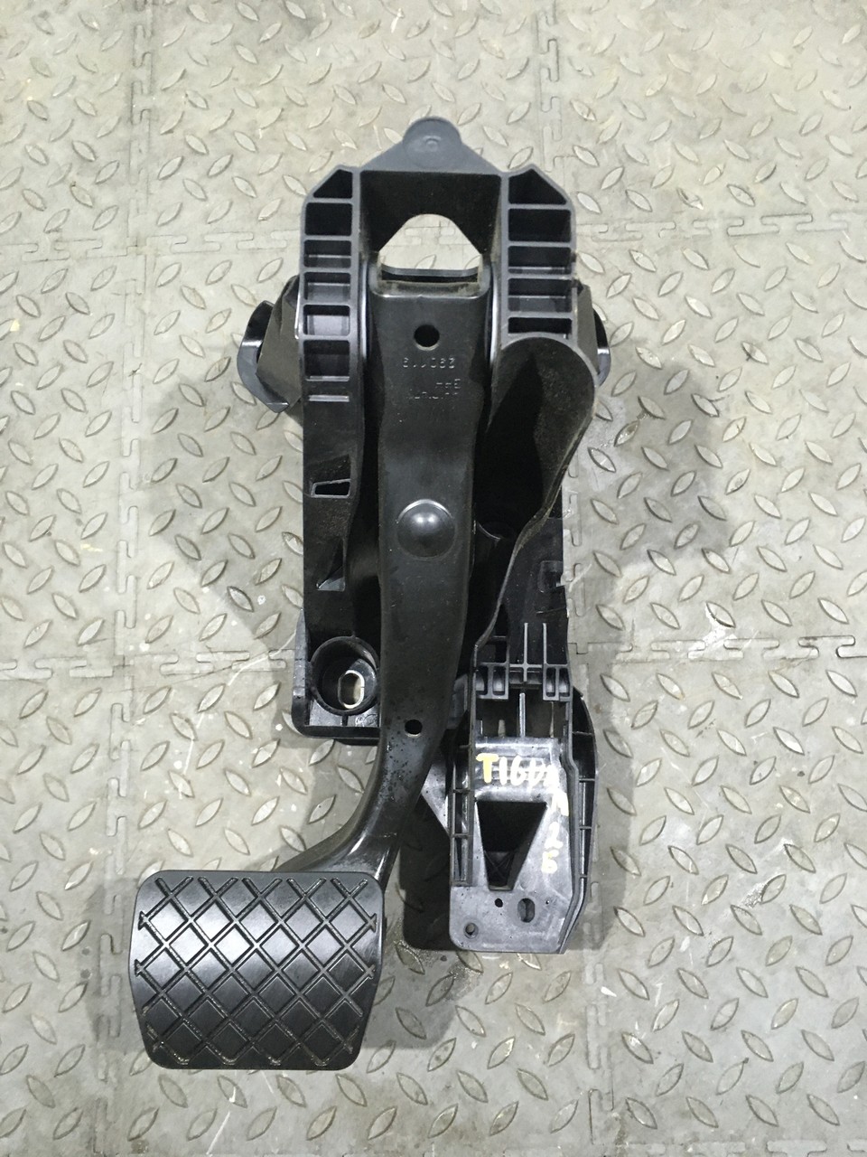 Педаль тормоза Volkswagen Tiguan II