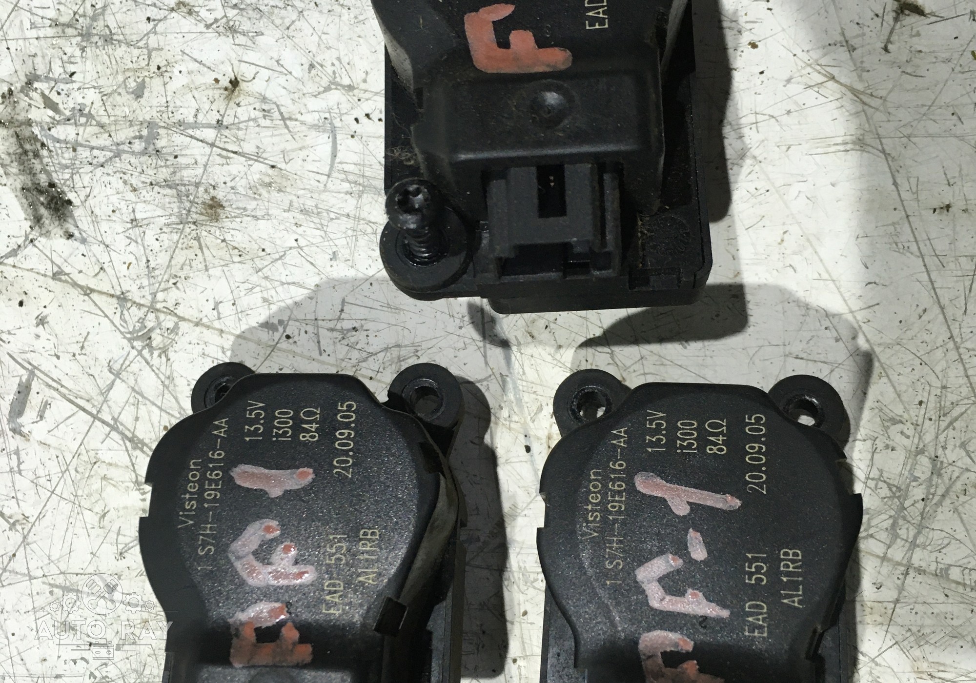 1S7H19E616AA Моторчик привода заслонок отопителя для Ford Focus I (с 1999 по 2007)