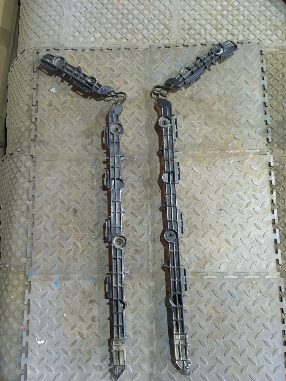 Кронштейн заднего бампера правый Toyota Camry XV50