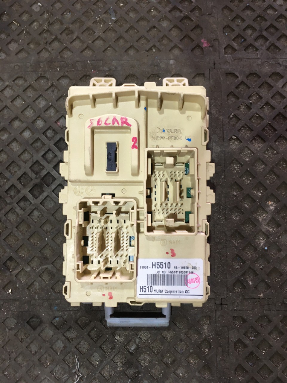Блок предохранителей салонный Hyundai Solaris II