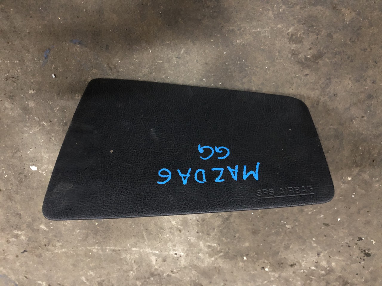 Подушка безопасности пассажира в торпедо Mazda 6 I
