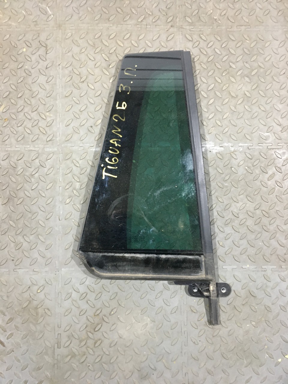Стекло двери заднее форточка Volkswagen Tiguan II