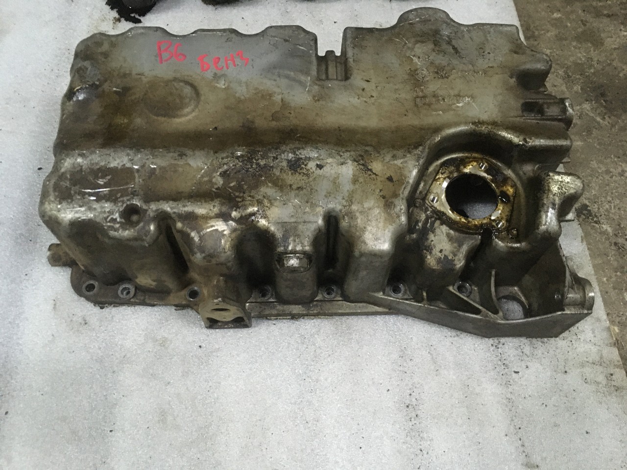 Поддон масляный двигателя BVY Volkswagen Passat B6