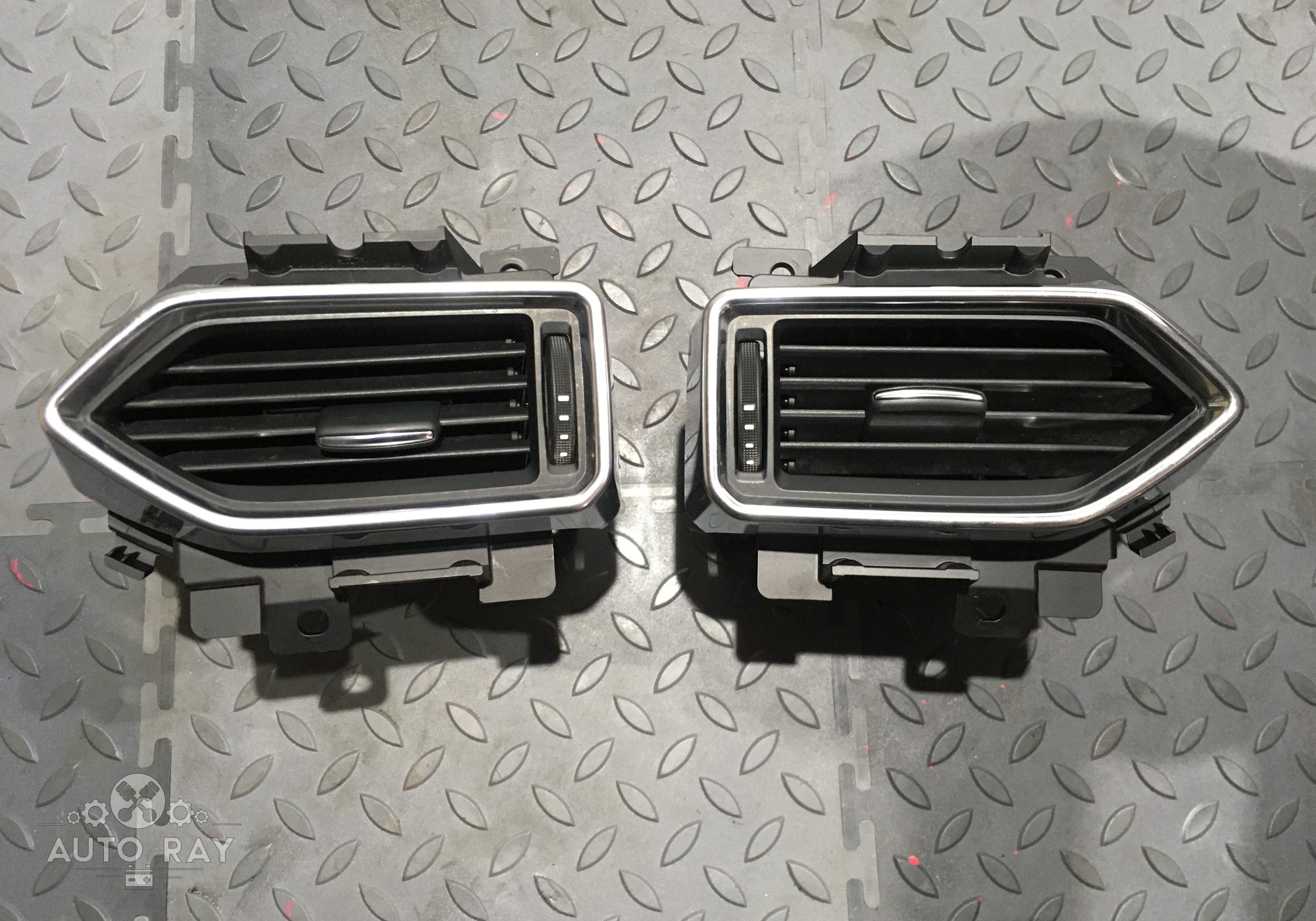 K12364730B02 Дефлектор воздушный правый / левый для Mazda CX-5 II (с 2017)