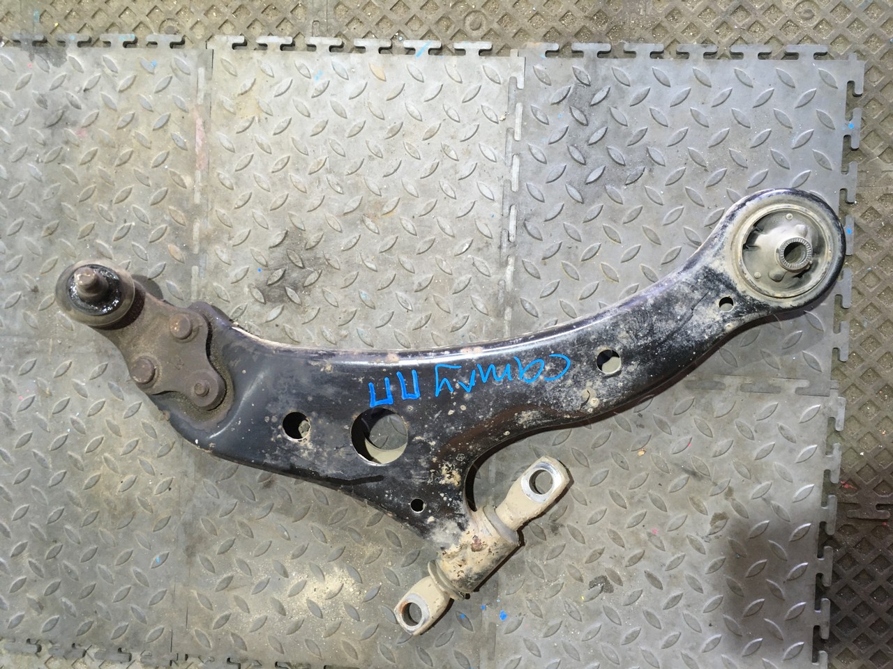 Рычаг передний правый Toyota Windom XV30