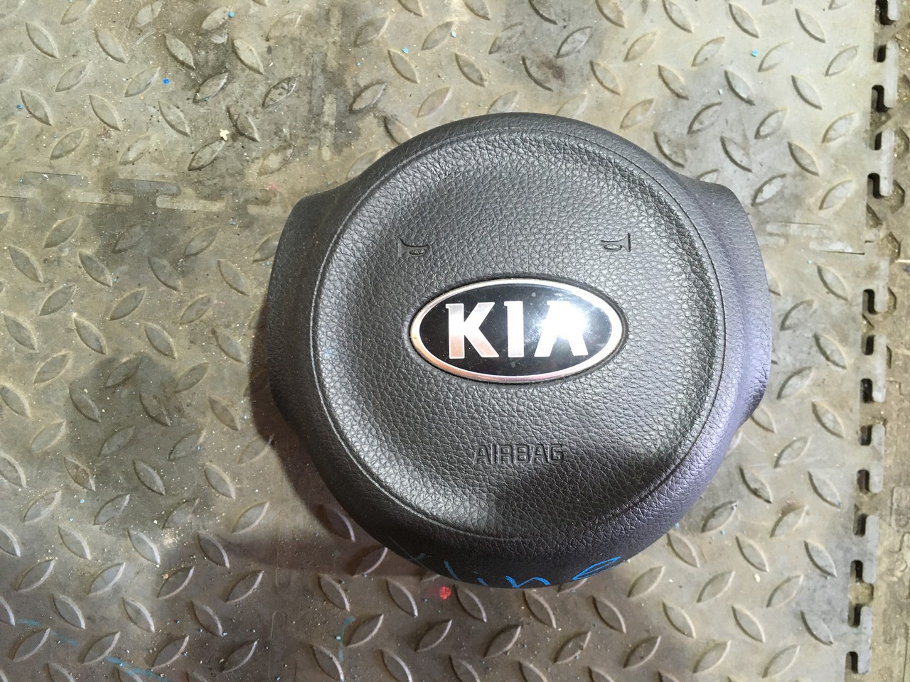 Подушка безопасности водителя в руль Kia Rio X-Line