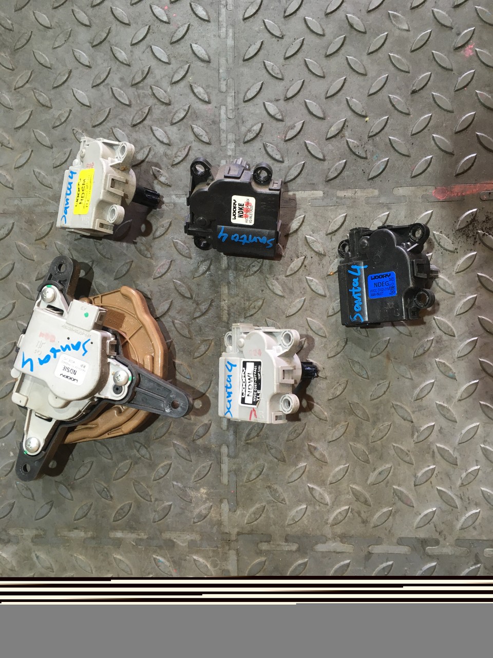 Моторчик привода заслонок отопителя Hyundai Santa Fe IV