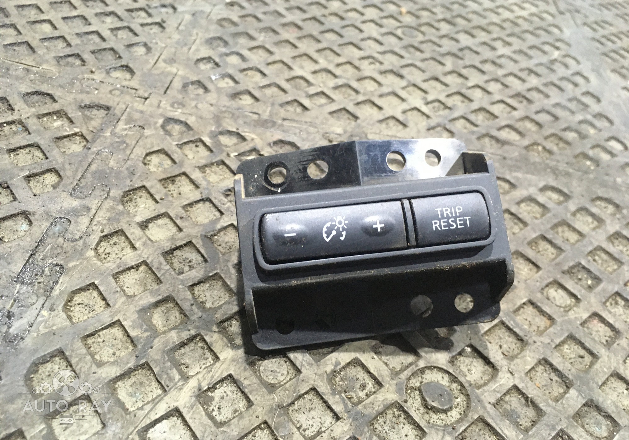 252734BA0A Кнопка ПОДСВЕТКИ ПРИБОРОВ TRIP RESET для Nissan X-Trail T32 (с 2013)