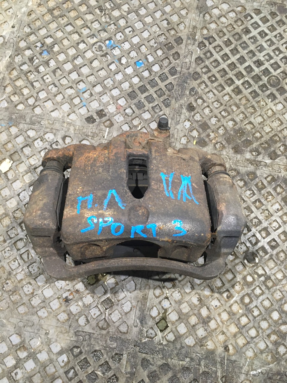 Суппорт передний левый Kia Sportage III