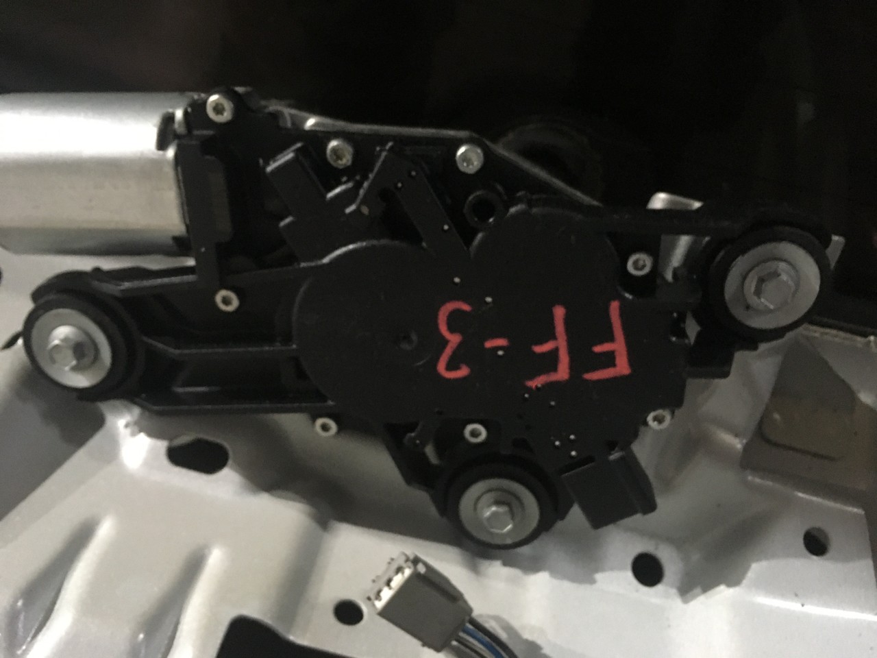 Моторчик стеклоочистителя задний Ford Focus III