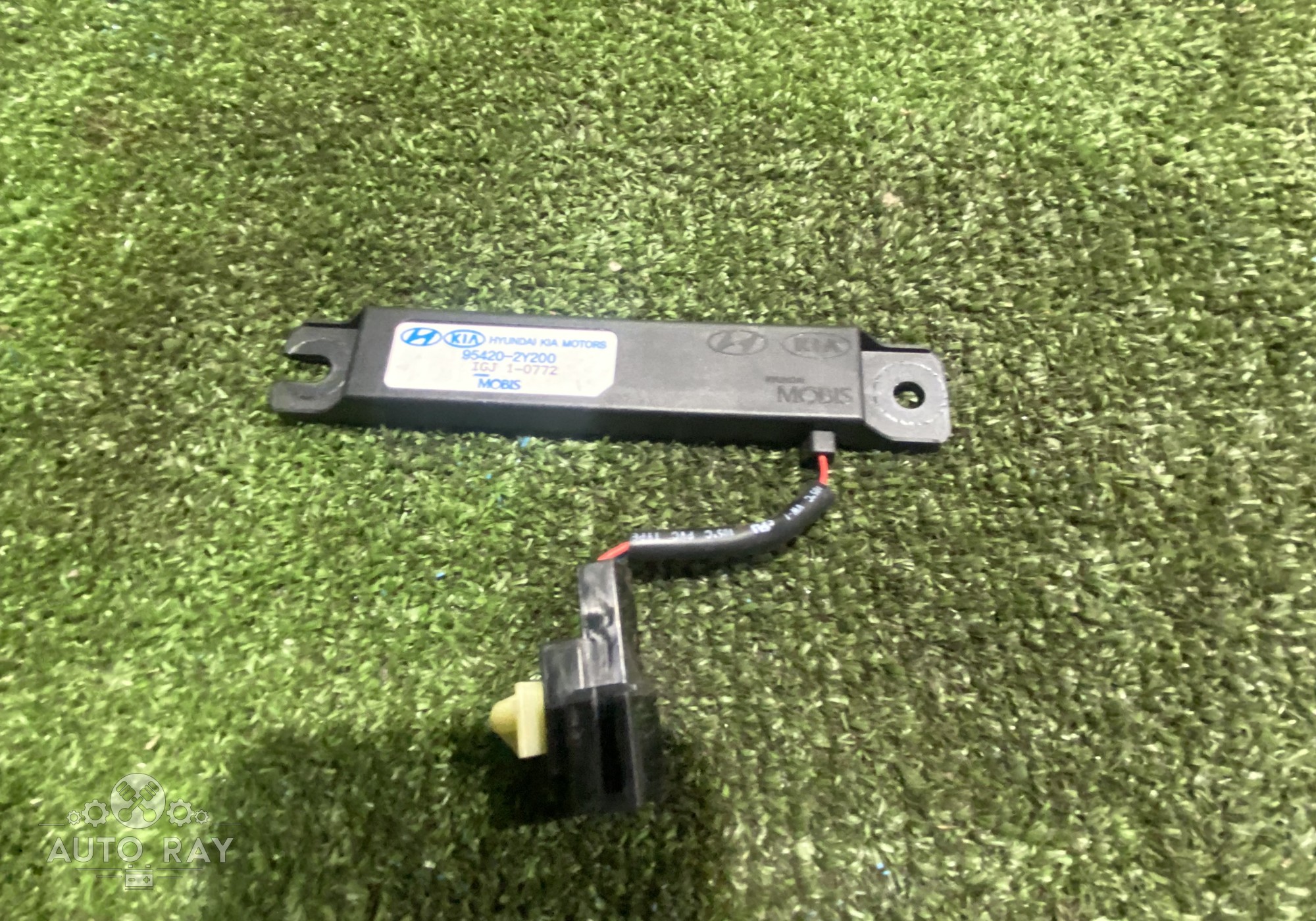 954202Y200 Антенна для Hyundai ix35 (с 2010 по 2015)