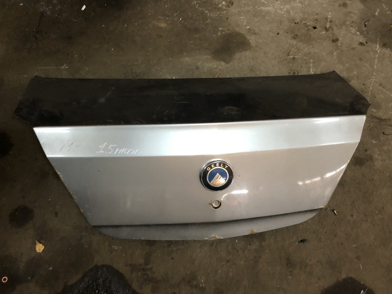 Крышка багажника Geely MK