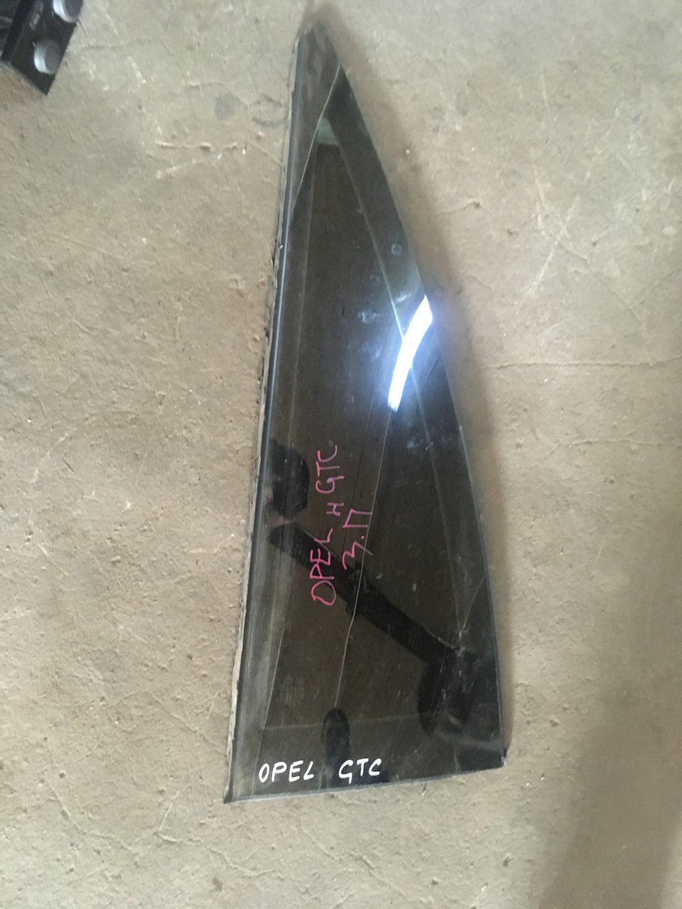 Стекло кузовное правое Opel Astra H