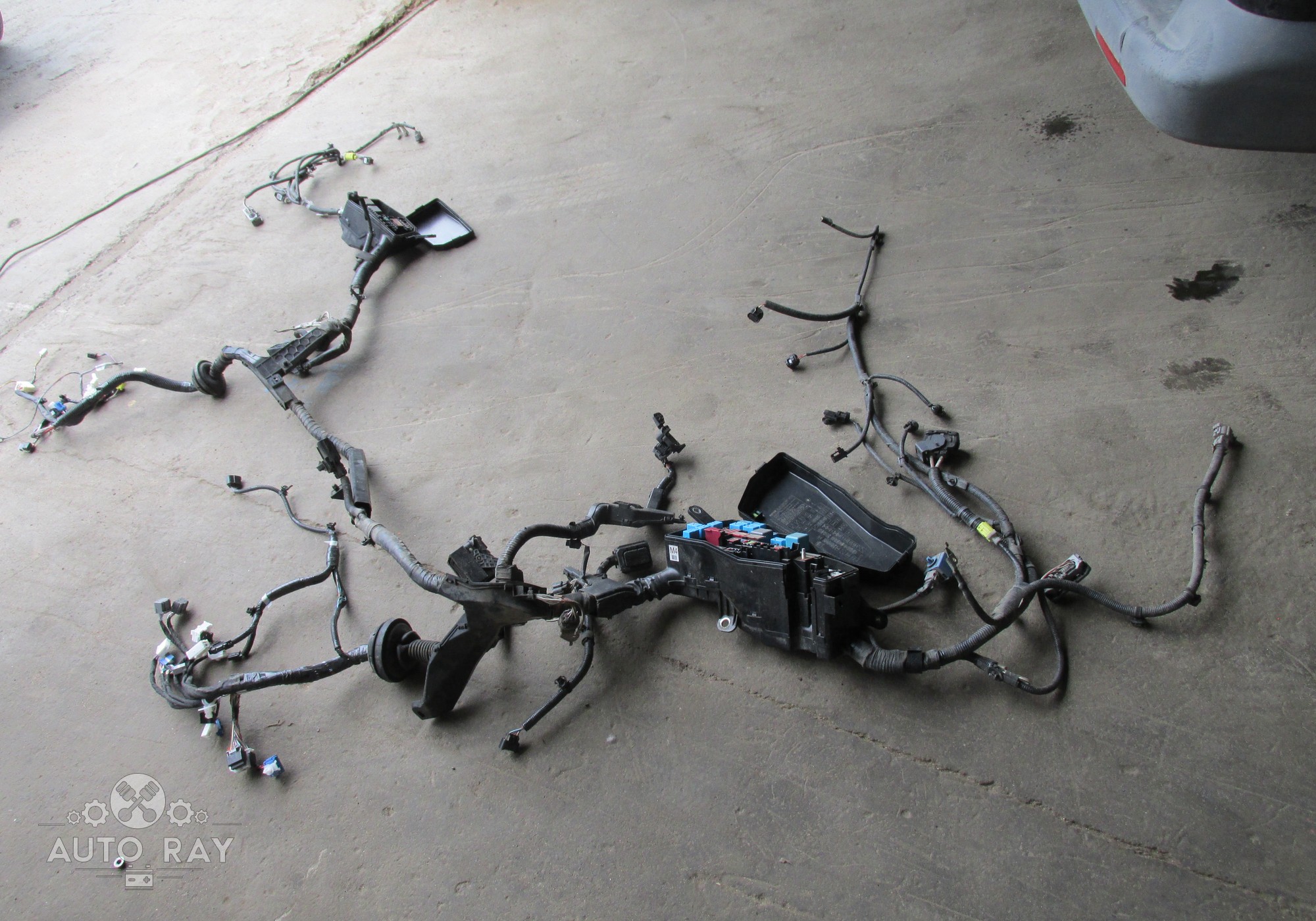8211133M40 Электропроводка салонная + блок предохранителей для Toyota Camry XV70 (с 2017)