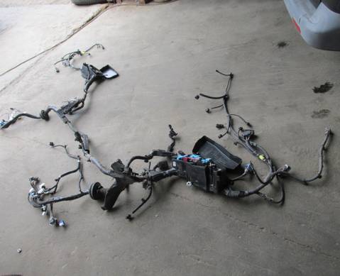 8211133M40 Электропроводка салонная + блок предохранителей для Toyota Camry XV70 (с 2017)
