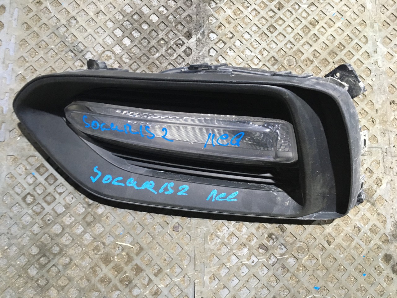 Фара ходовой огонь + рамка фары левая Hyundai Solaris II