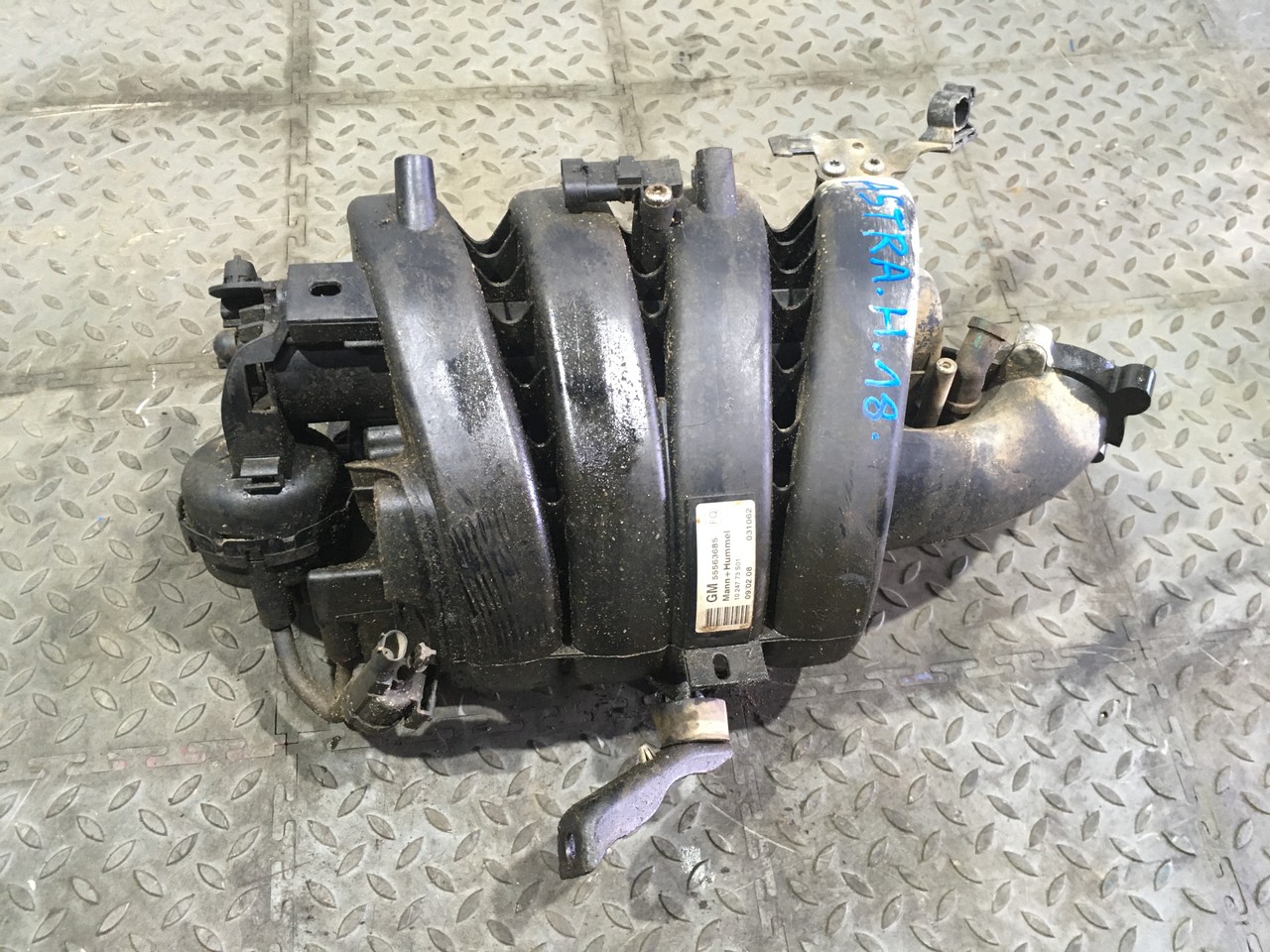 Коллектор впускной Opel Astra H