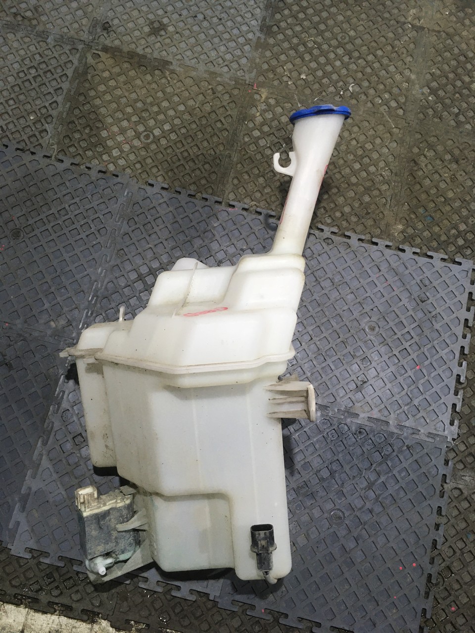 Бачок омывателя в сборе Kia Ceed II