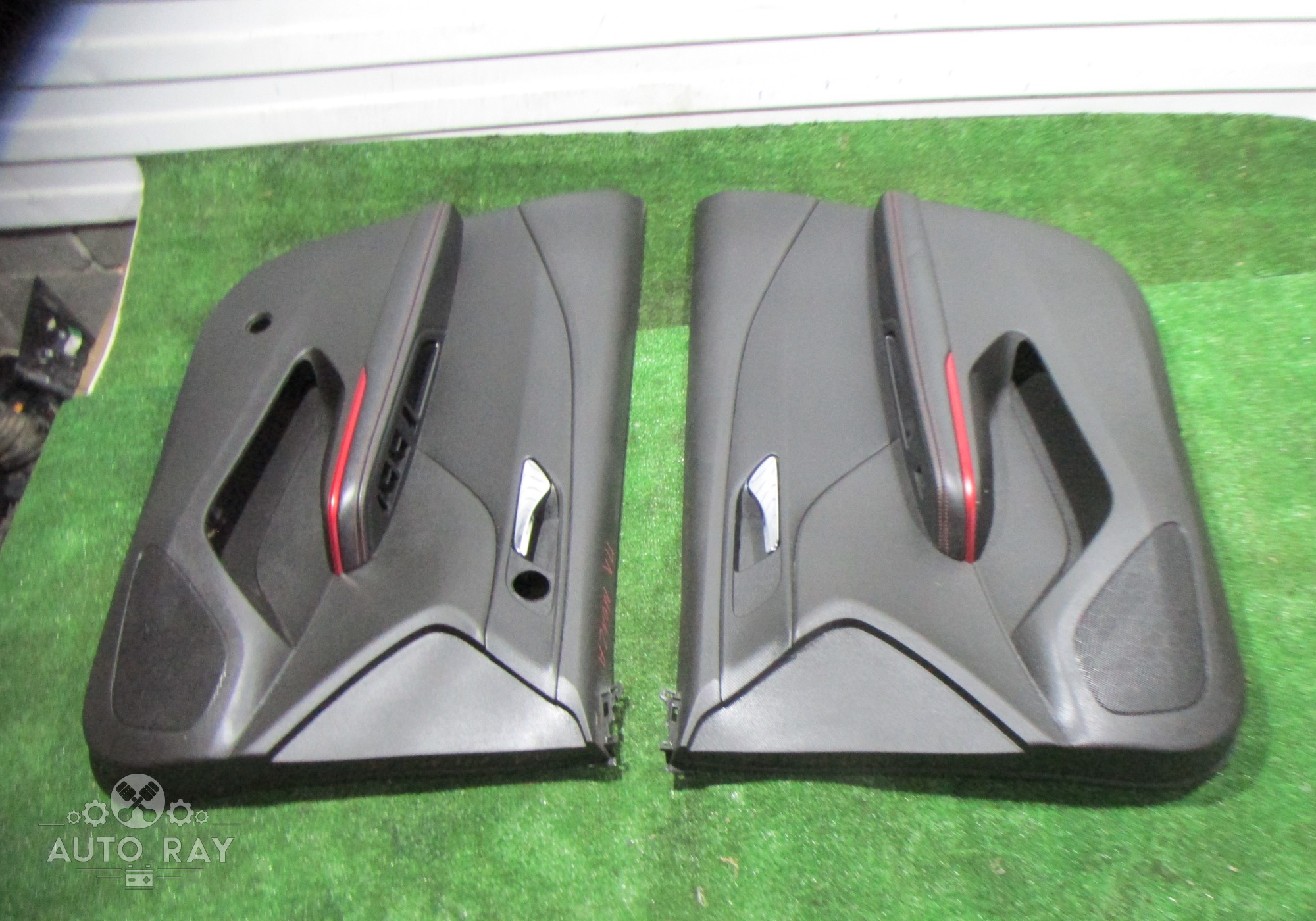 Обшивка двери передняя левая / правая для Chevrolet Monza II (с 2019)