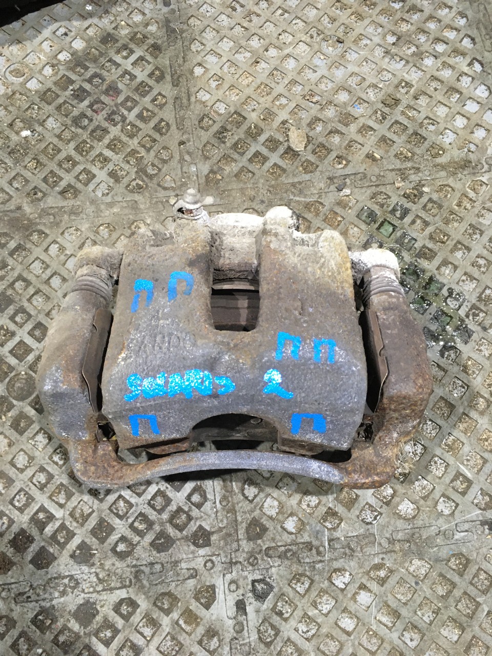 Суппорт передний правый Kia Rio X-Line