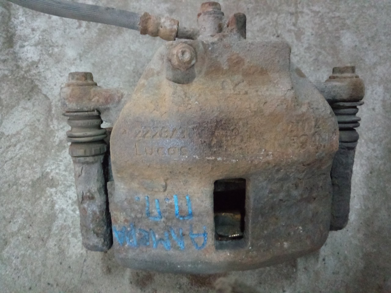 Суппорт передний правый Nissan Pulsar N16