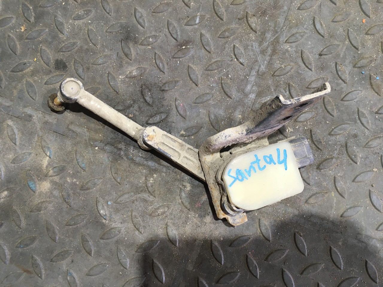 Датчик положения кузова Hyundai Santa Fe IV