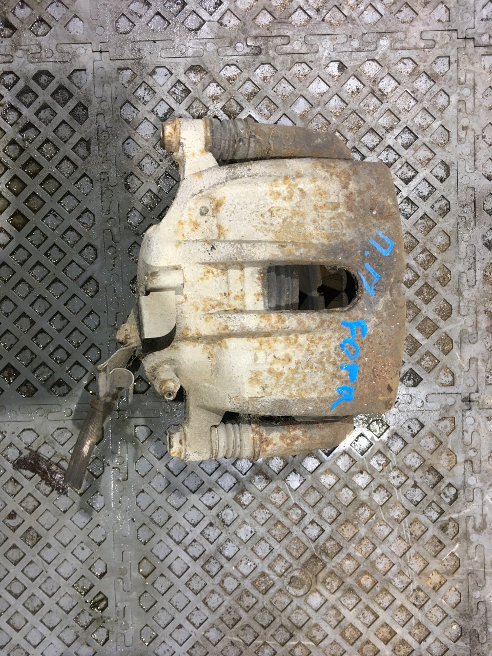 Суппорт передний правый Chery Fora / A5