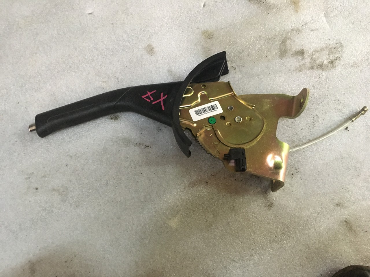 Рычаг стояночного тормоза Geely Emgrand X7