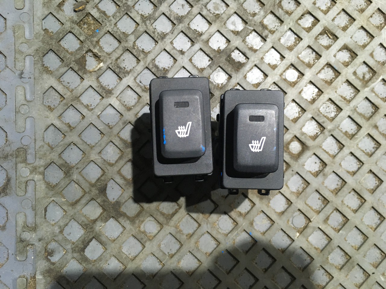 Кнопка обогрева сидений задние правый / левый Kia Sportage III