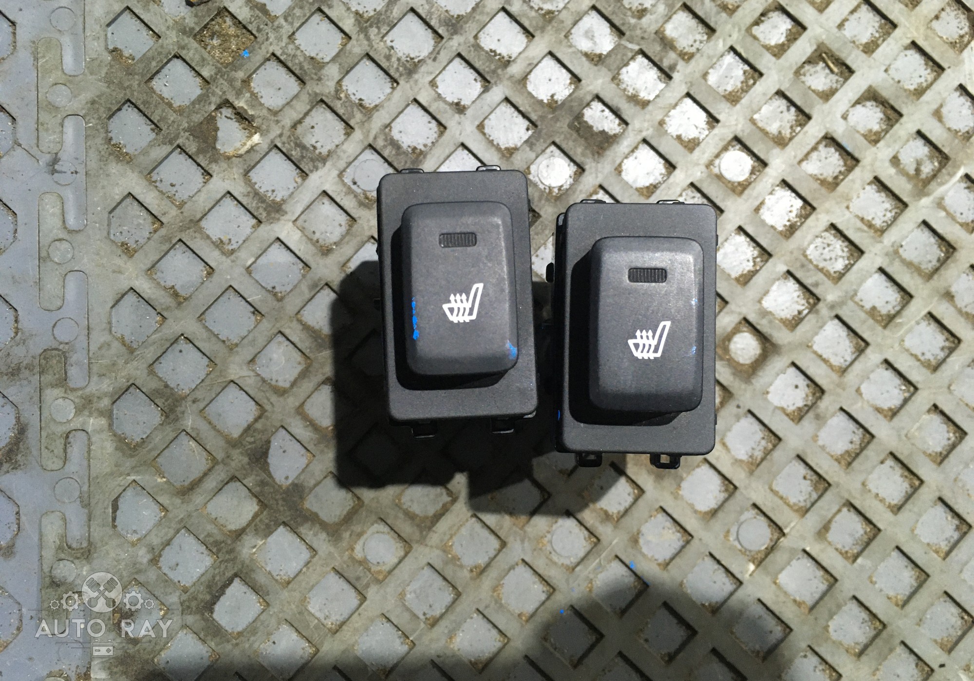 Кнопка обогрева сидений задние правый / левый для Kia Sportage III (с 2010 по 2016)