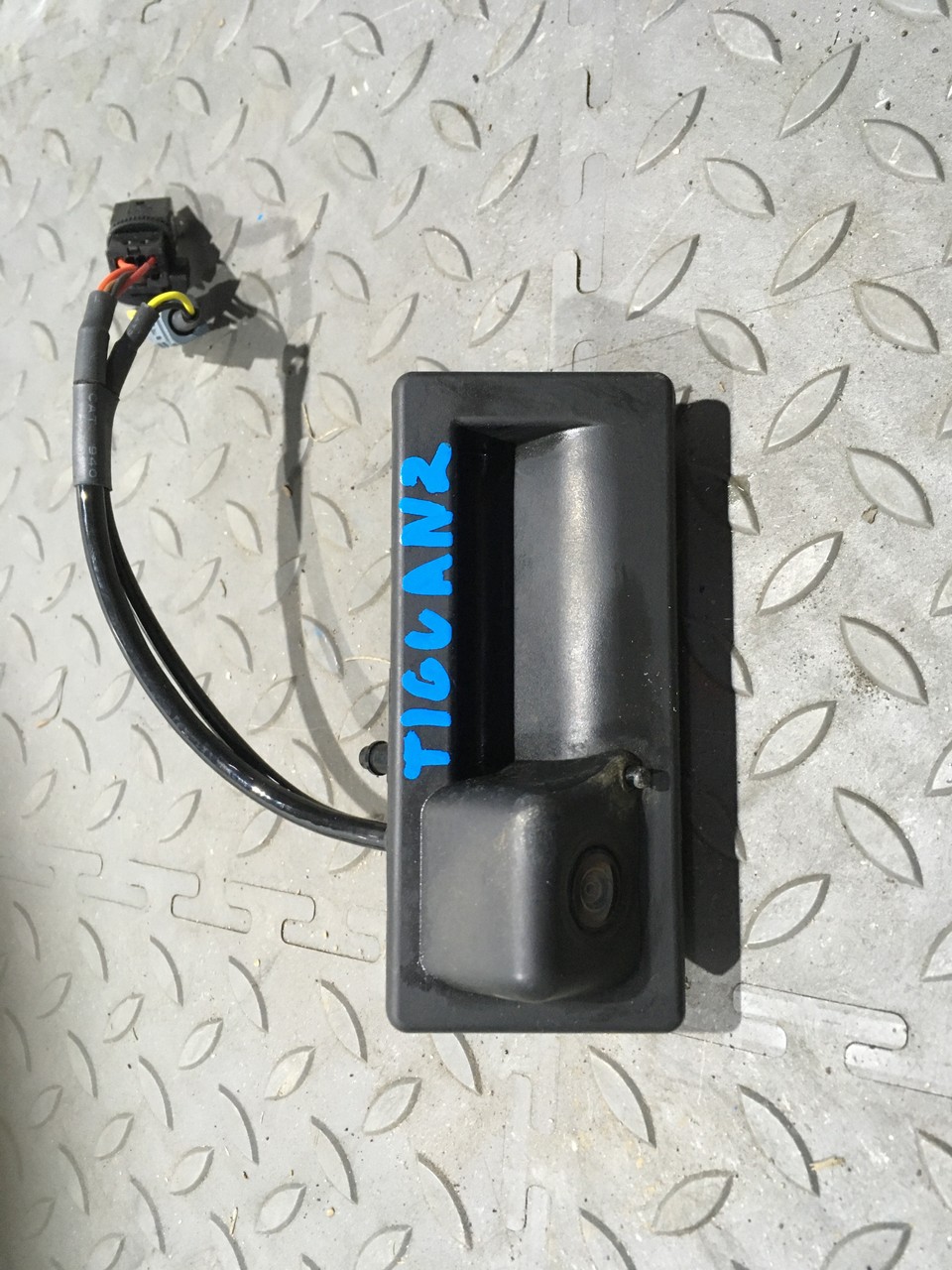 Кнопка открывания багажника с камерой Volkswagen Tiguan II