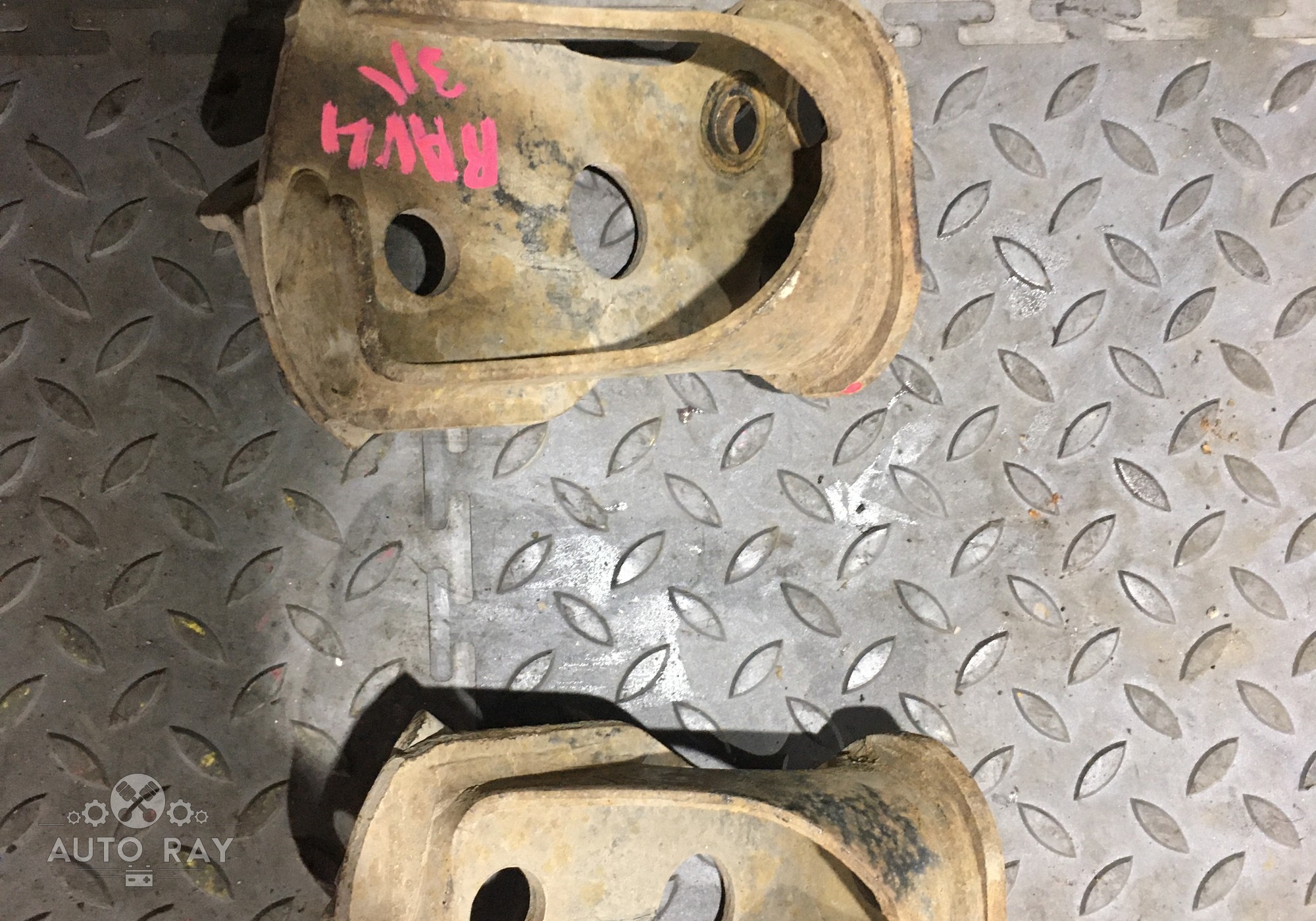 4850642010 Кронштейн амортизатора задний правый / левый для Toyota RAV4 CA40 (с 2012 по 2019)