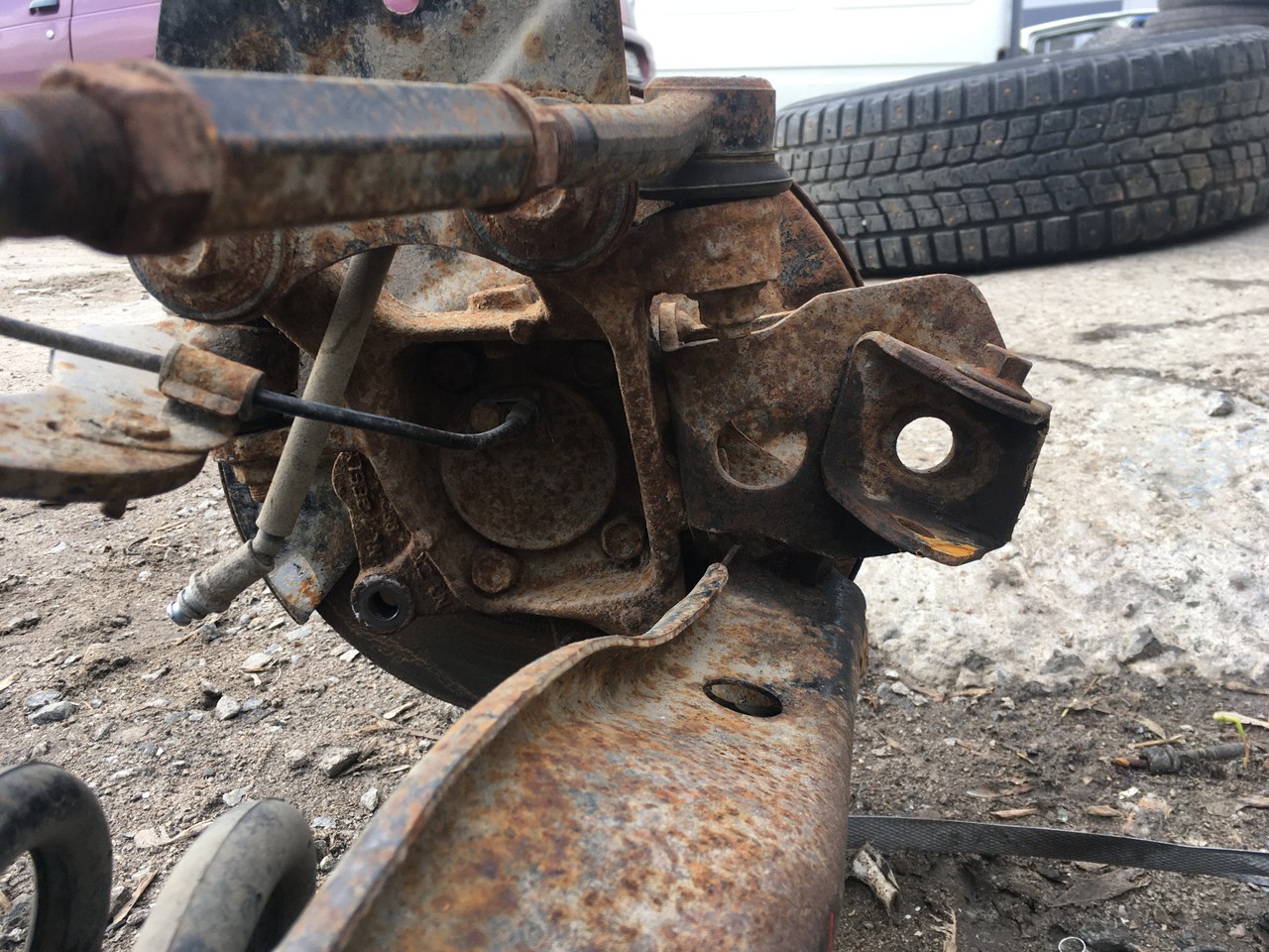 Кулак поворотный задний левый в сборе со ступицей Geely Emgrand X7