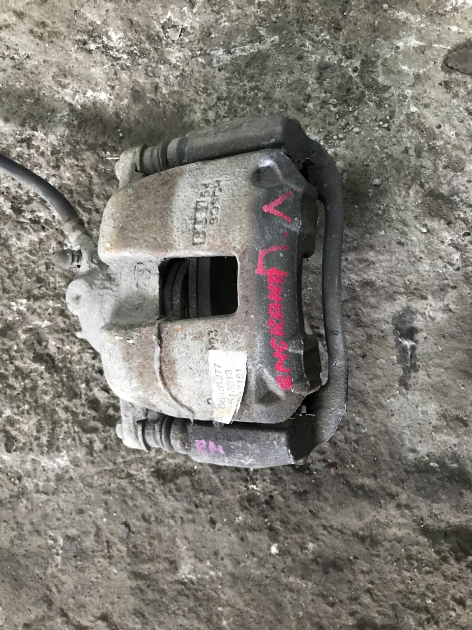 Суппорт передний левый Geely Emgrand EC7