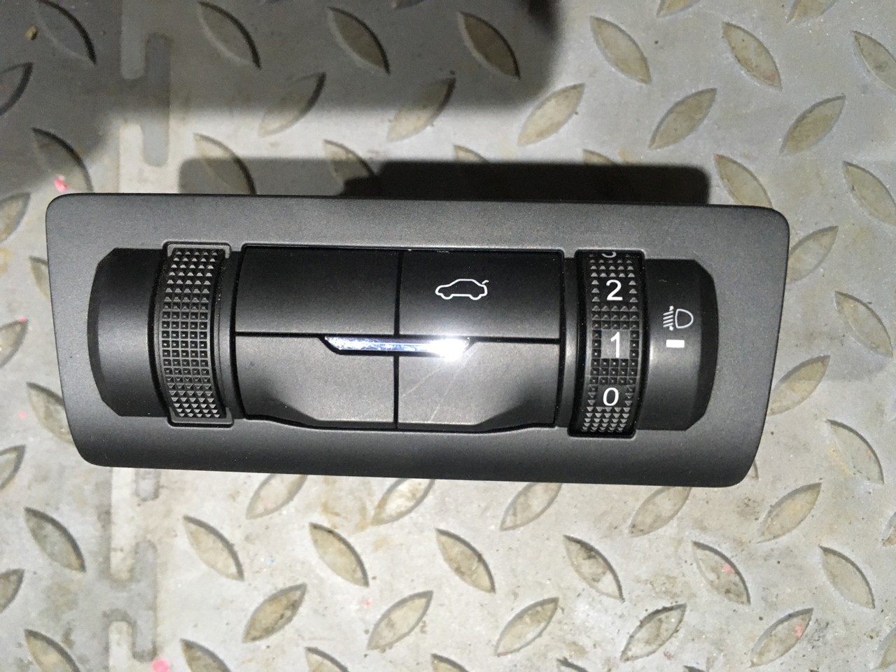 Кнопка открывания багажника / блок кнопок Chery Tiggo 7 Pro Max